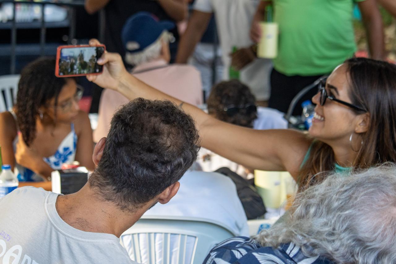 Clientes tirando selfie no Espetteco